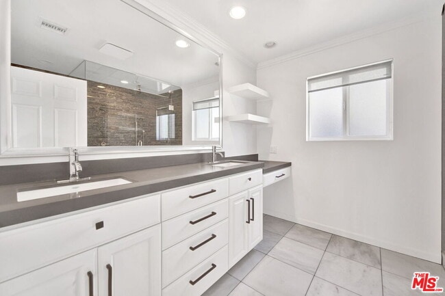 Building Photo - 2124 Reservoir St