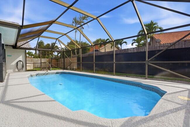 Building Photo - 9284 Laurel Green Dr