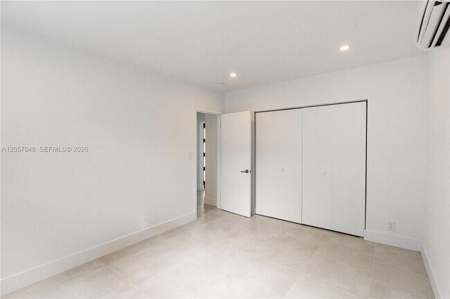 Building Photo - 925 Algaringo Ave