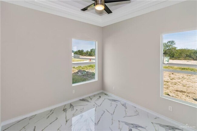 Building Photo - 20 E Sabinal Ave