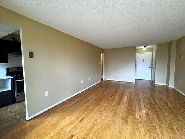 Building Photo - Modern Luxury Studio at Park Place | All Utilities Included