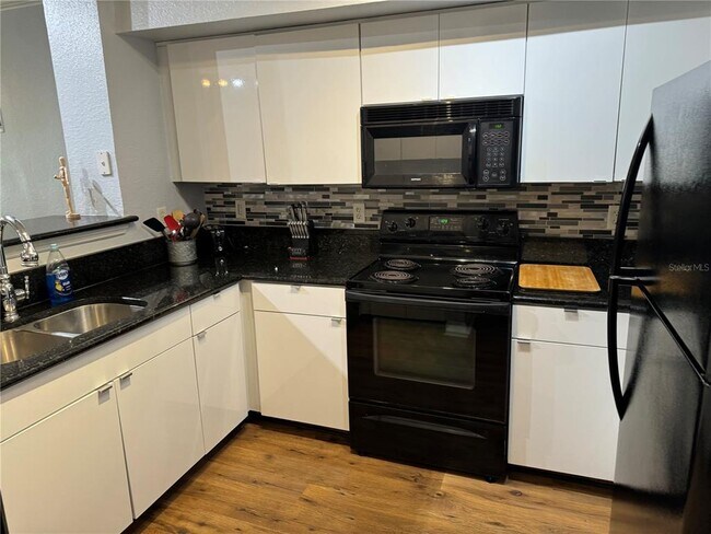 Building Photo - 204 E South St