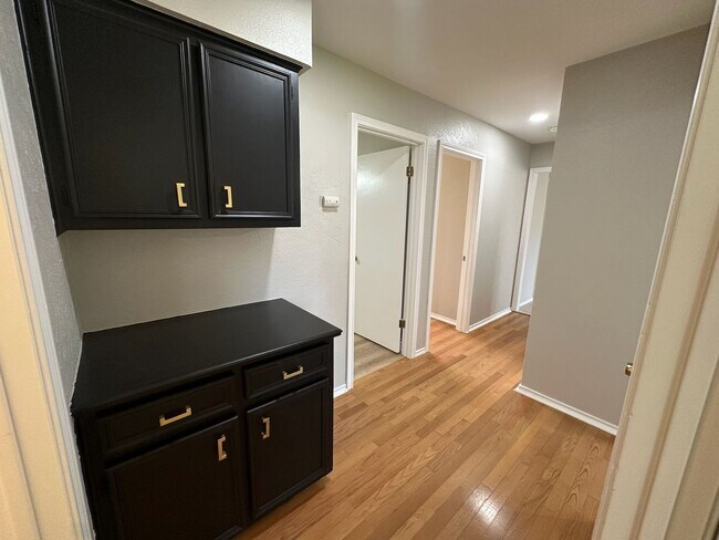 Building Photo - 12101 Scissortail Dr