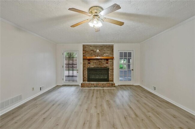 Building Photo - 2041 Collinswood Dr