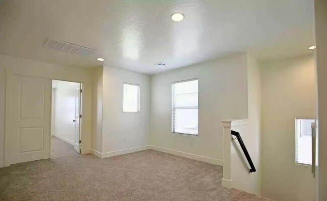 Building Photo - 3134 Halo Ln