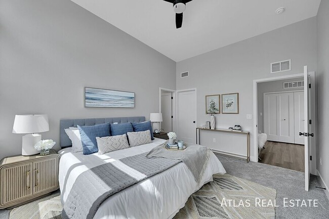Building Photo - 889 Paget Pt
