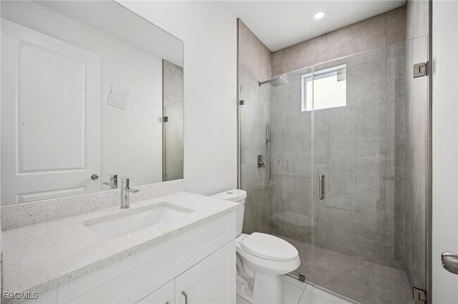 Building Photo - 2403 Quentin Ave S