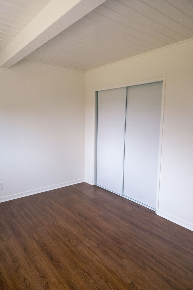 Building Photo - Menlo Park 3BR Home Near Meta, Dumbarton Bridge & Stanford – Large Yard + W/D