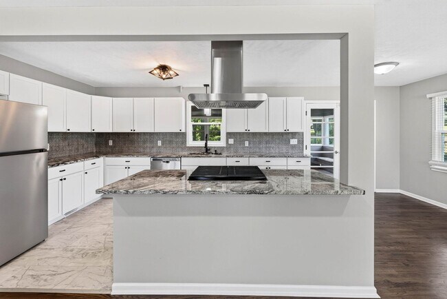 Building Photo - 7629 Pinkney St