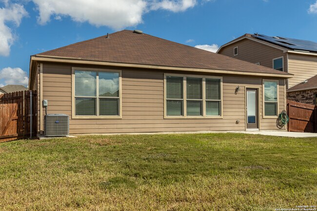 Building Photo - 682 Pond Springs