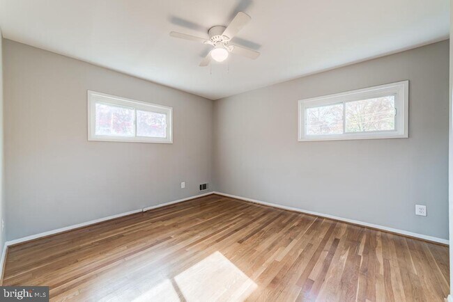 Building Photo - 10736 Maple St