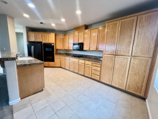 Building Photo - 116 Burgundy Ct