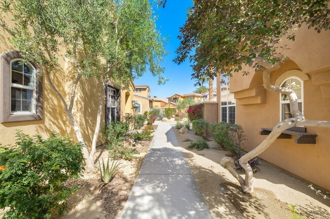 Building Photo - 52230 Desert Spoon Ct