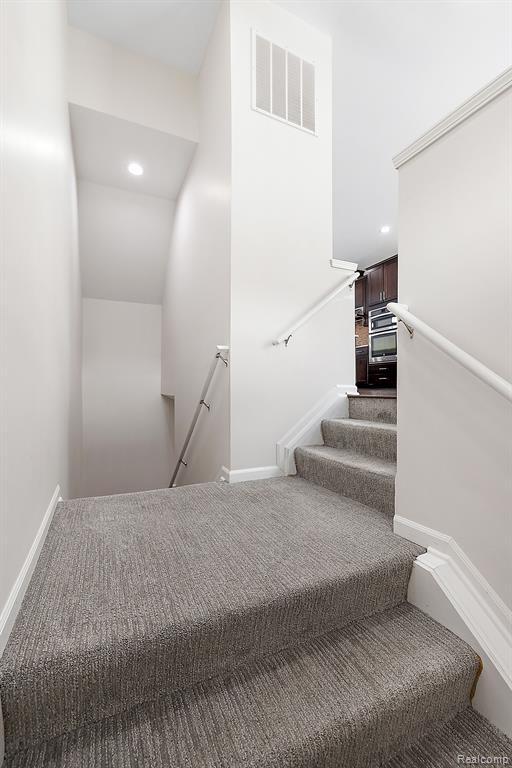 Building Photo - 2884 Glenbar Cir