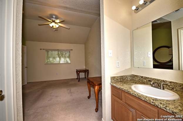 Building Photo - 3202 Eisenhauer Rd