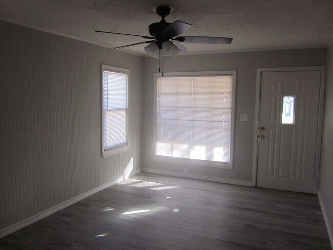 Building Photo - Southlawn