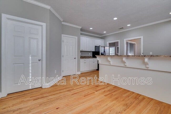 Building Photo - 719 Bonnie Oaks Ln