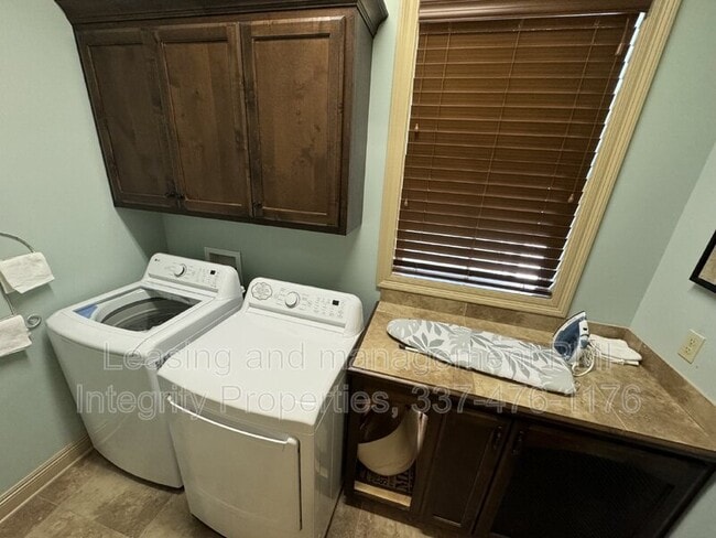 Building Photo - 330 Dunvegan Ct