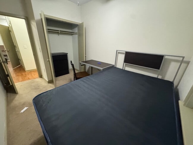 Interior Photo - 1432 N. Carlisle