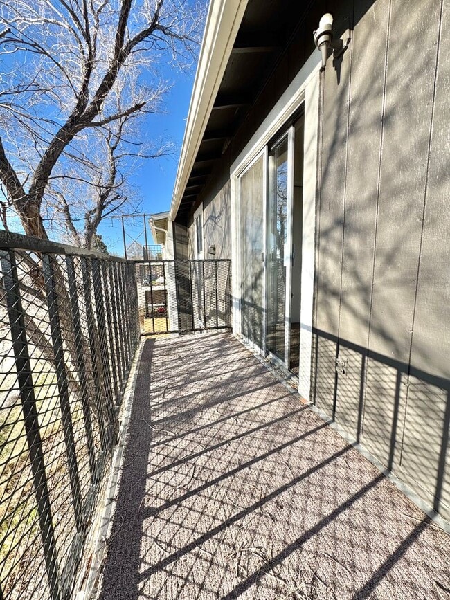 Building Photo - 2 bedroom apartment