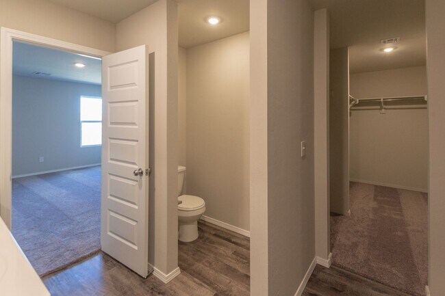 Building Photo - BRAND NEW! 4 Bed 2 Bath Home in Newcastle!