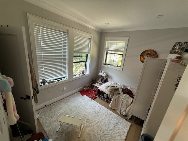 Building Photo - 285 Lamartine St