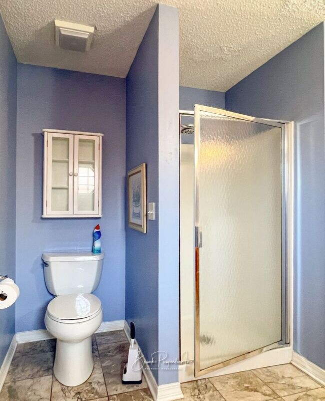 Building Photo - 2634 Southern Oaks Dr