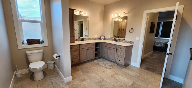 Building Photo - Furnished 4 bedroom/2.5 bath in Manson - A...