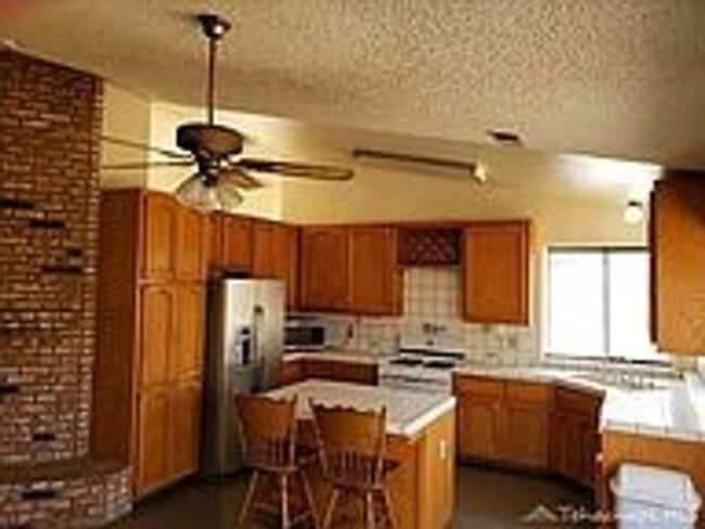 Building Photo - Beautiful 3/2 in Oak Knolls