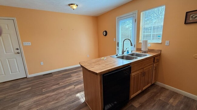 Building Photo - 266 Bradford Square