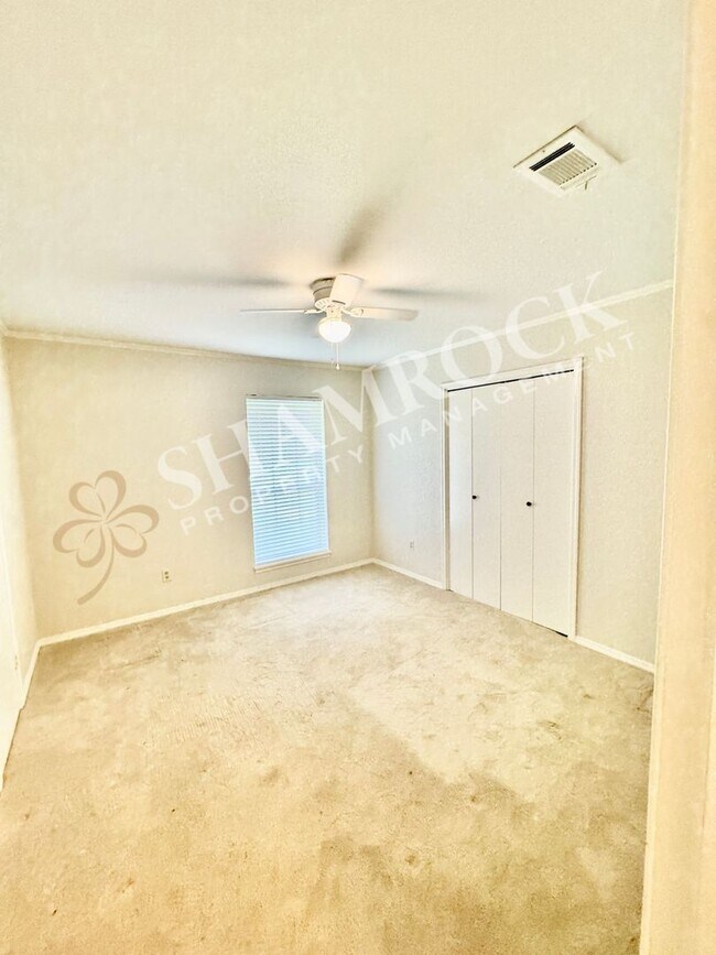 Building Photo - 5740 Lakemont Dr