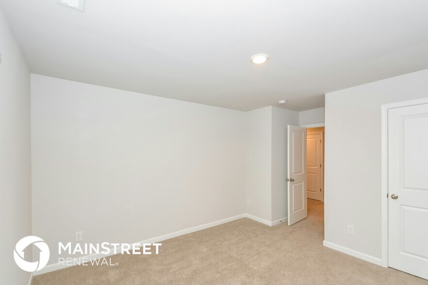 Building Photo - 2327 Curbow Dr