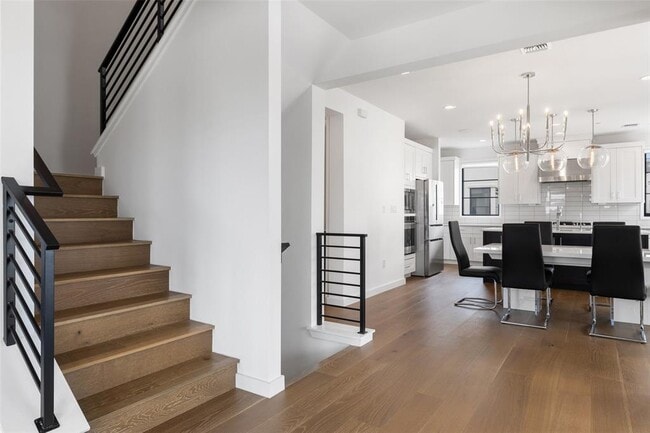 Building Photo - 705 Ariana Ct