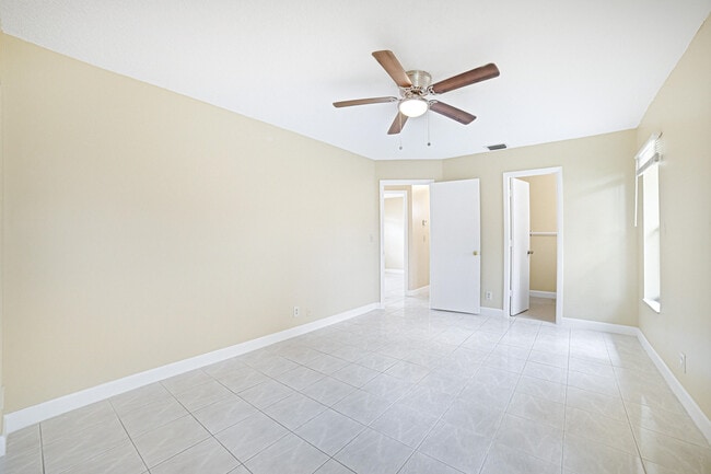 Building Photo - 3912 NW 110th Ave
