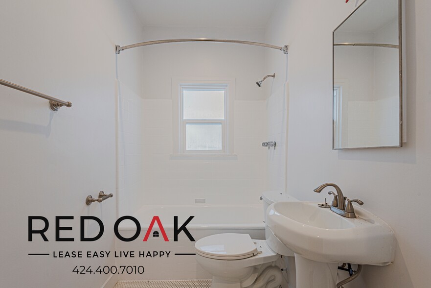 Building Photo - 1818 Whitley Ave