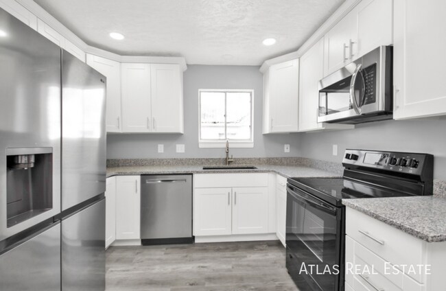 Building Photo - 725 2nd St