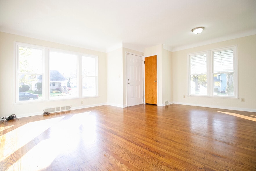 Building Photo - 1758 Talbot St