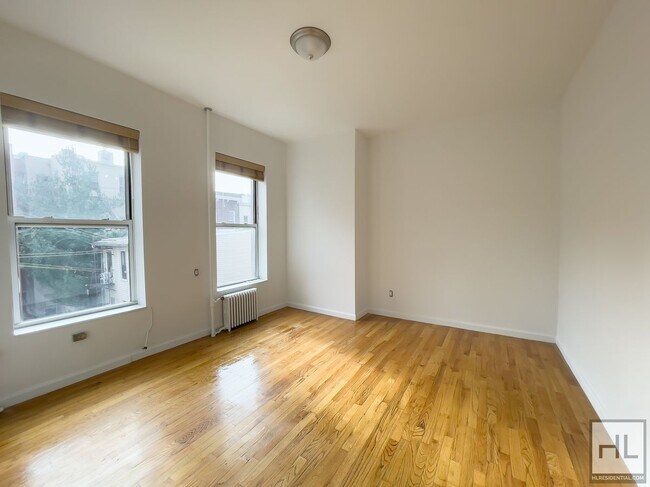 Building Photo - DIAMOND STREET / Greenpoint Studio / Amazi...