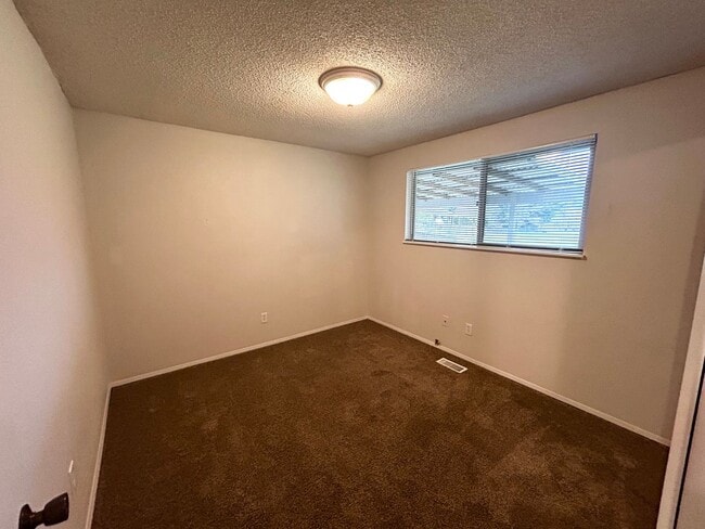 Building Photo - DW1217 - A