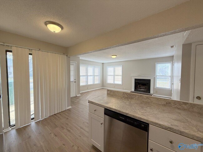 Building Photo - 2700 Lantern Walk SE