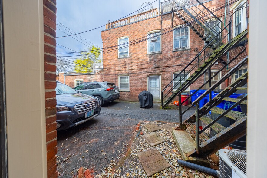 Building Photo - 1720 Beacon St