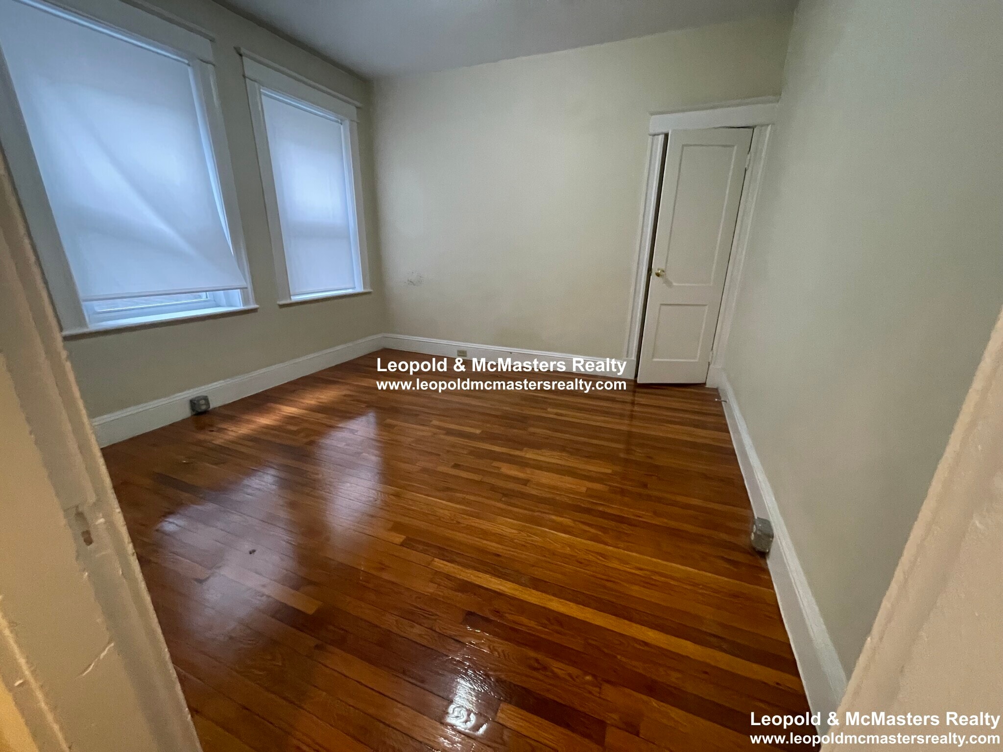 Building Photo - 68 Woodstock Ave