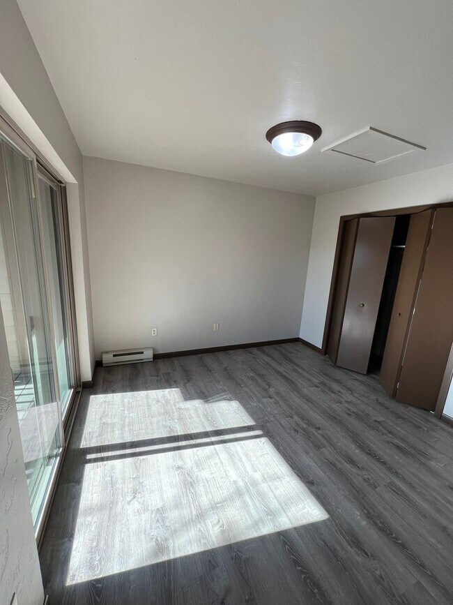 Building Photo - 3 Bed 2.5 Bath Steps from Town Center