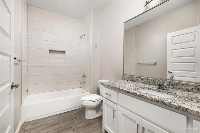 Building Photo - 304 S Retama Ln