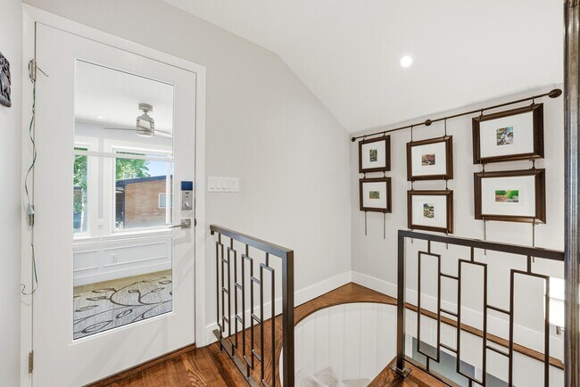 Building Photo - 2721 Wilshire Dr S