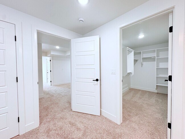 Building Photo - FREE: WiFi, Lawn care and Water softener!!