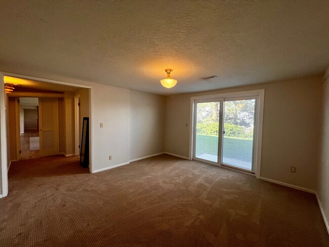 Building Photo - Beautiful North Hill Home Near Vincent Park!