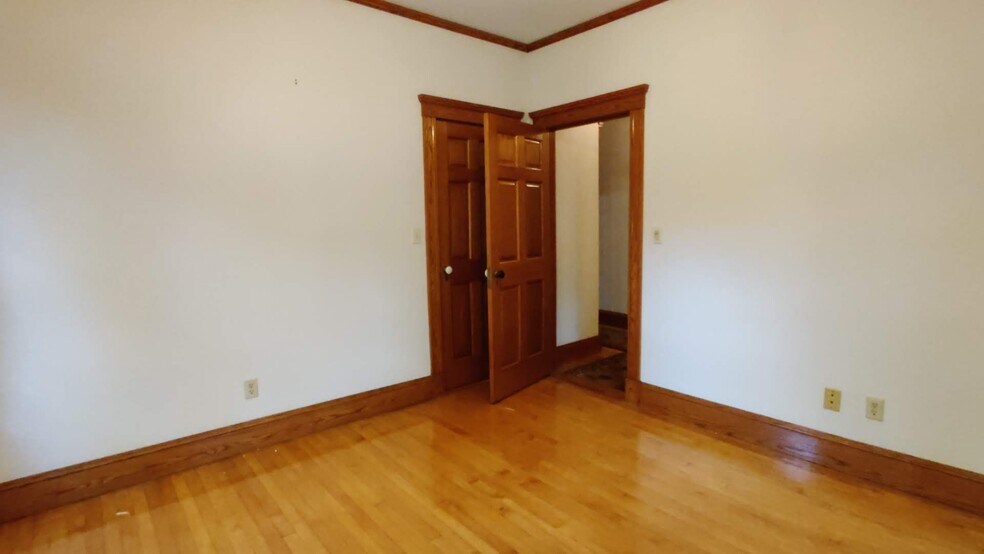 Building Photo - 37 Hawthorn St