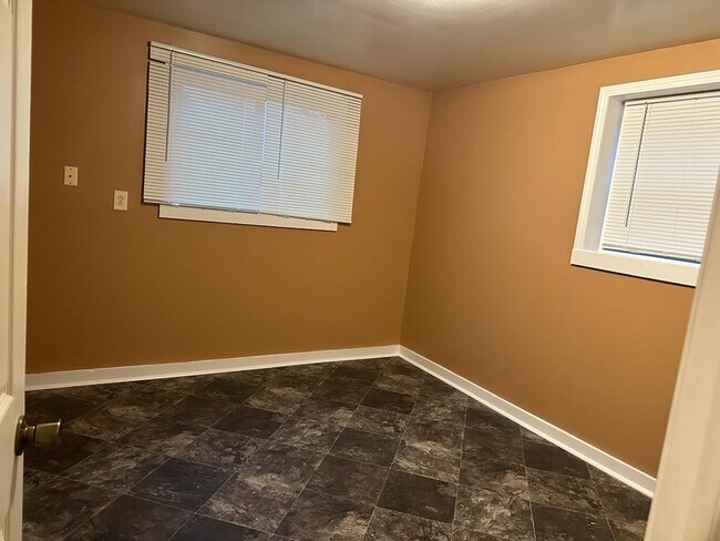 Building Photo - 662 Bailey Dr