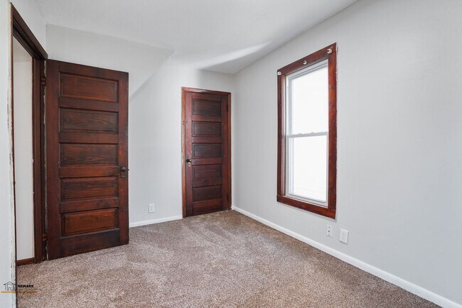 Building Photo - Spacious 3 Bed, 2 Bath in Newark - Move-In...